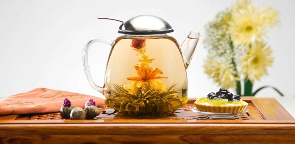 عرق بیدمشک | عرق گیاهی با 15 خاصیت مختلف برای بدن 12 عرق بیدمشک